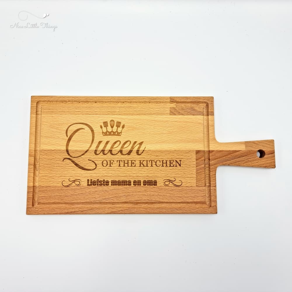 planche à découper reine de la cuisine
