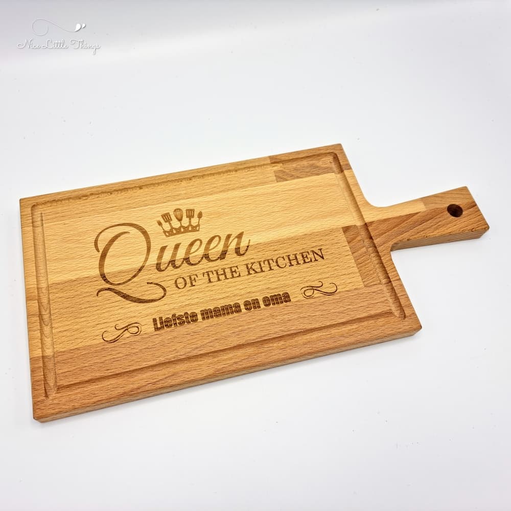 planche à découper reine de la cuisine