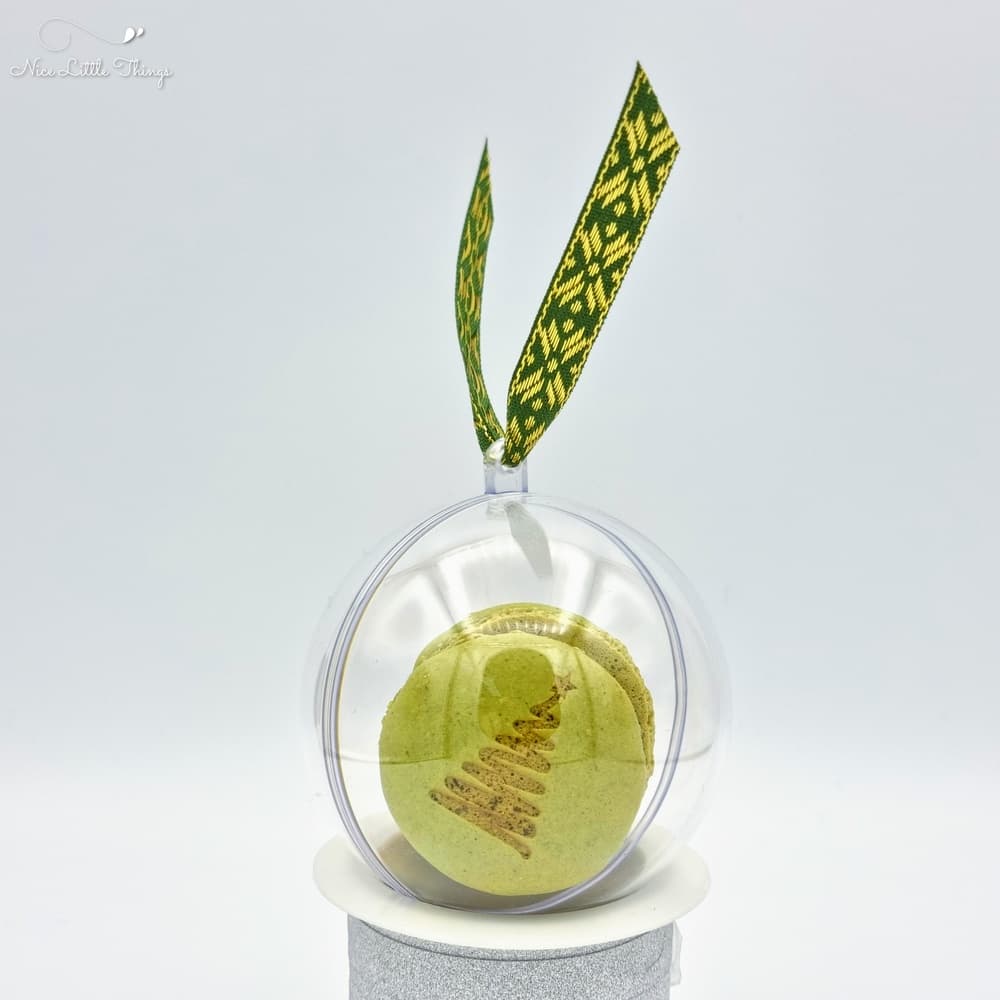 boule de Noël en macaron