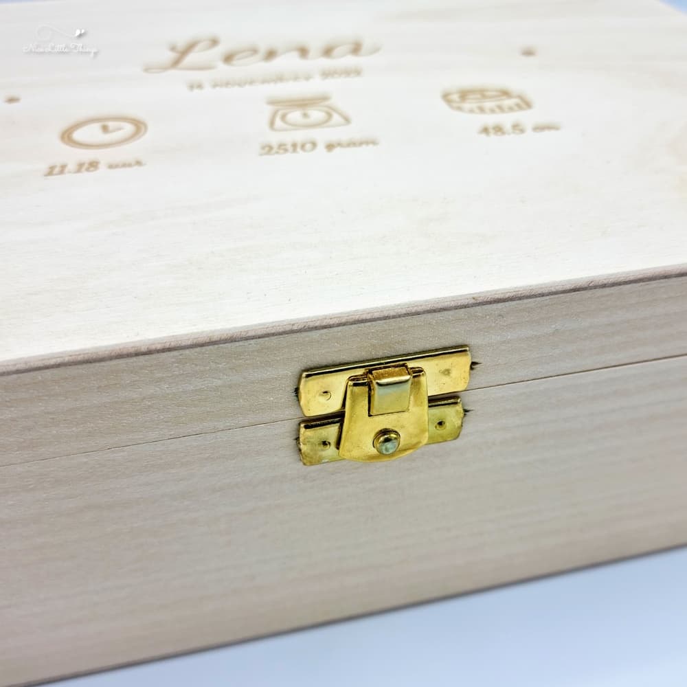 Boîte à souvenirs avec nom et photo