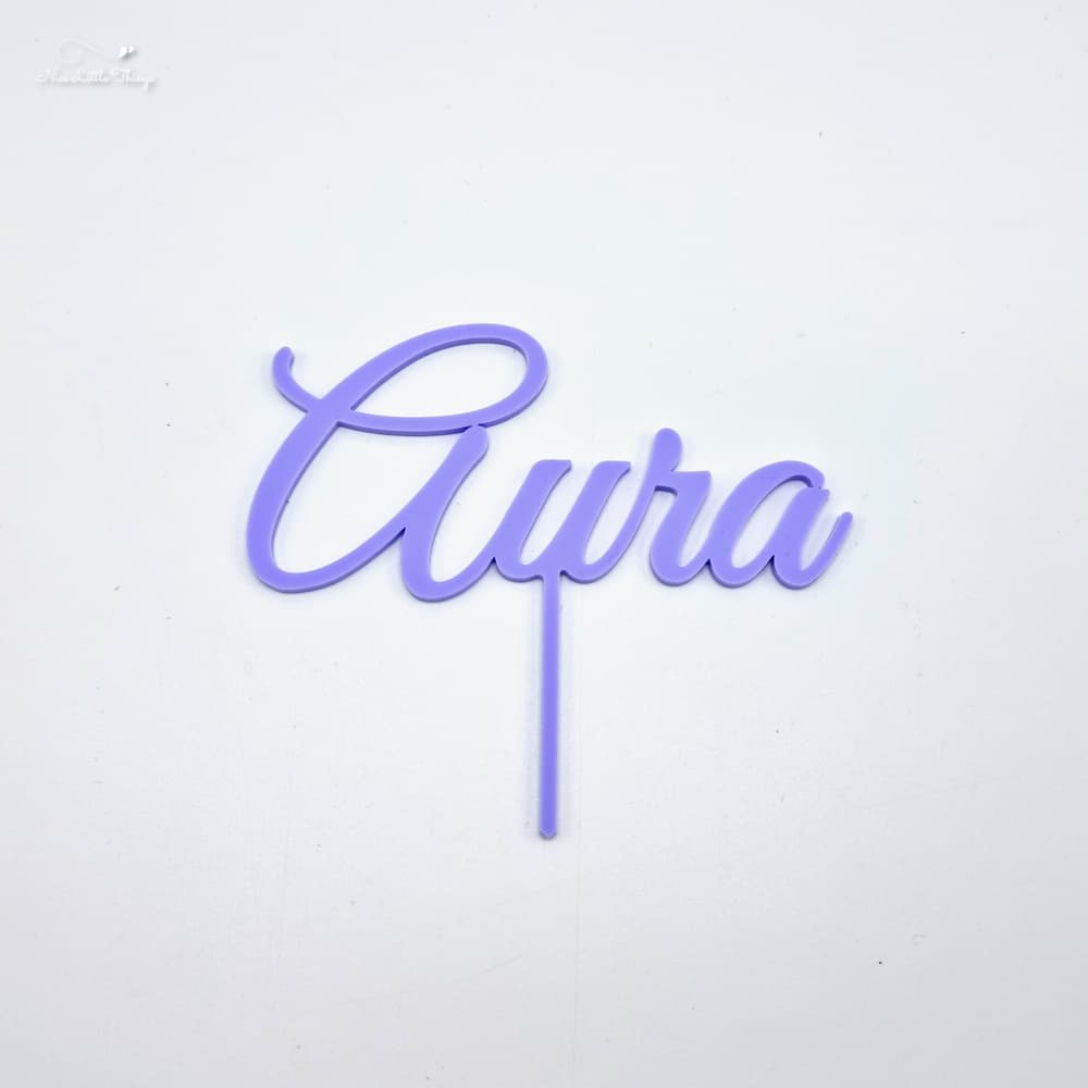 Dessus de gâteau avec le nom Pastel