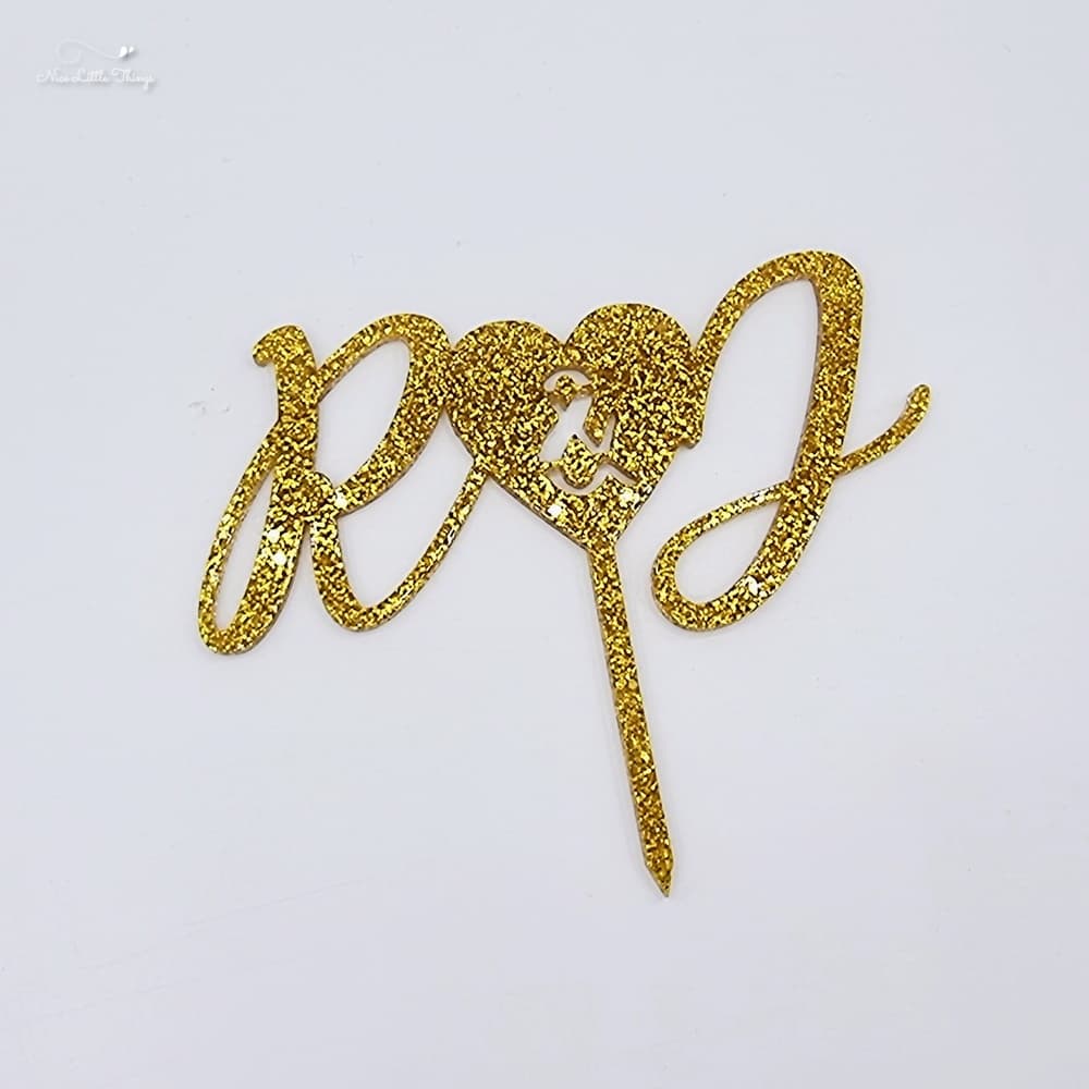 Décor de gâteau avec initiales