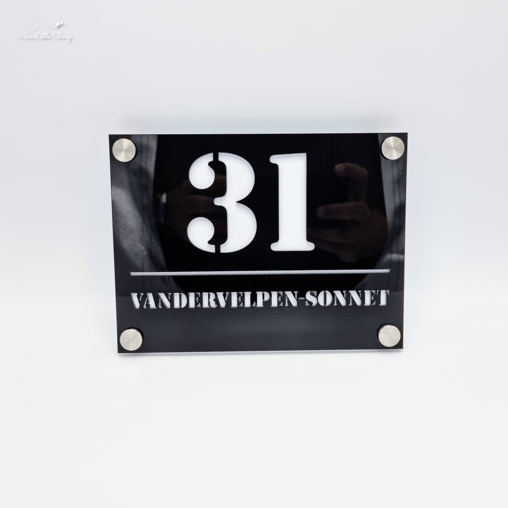 Plaque nominative de luxe avec numéro de maison