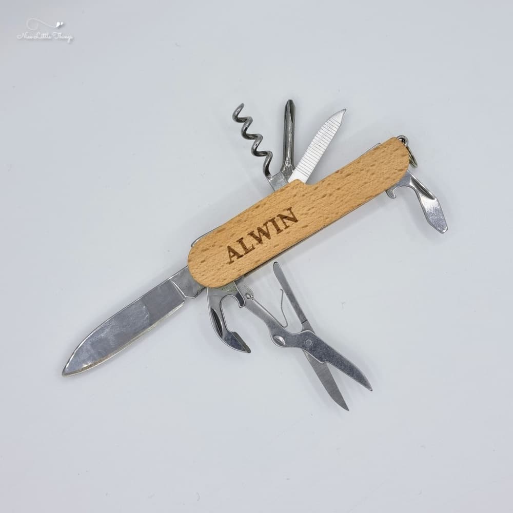 Couteau de poche en bois avec nom